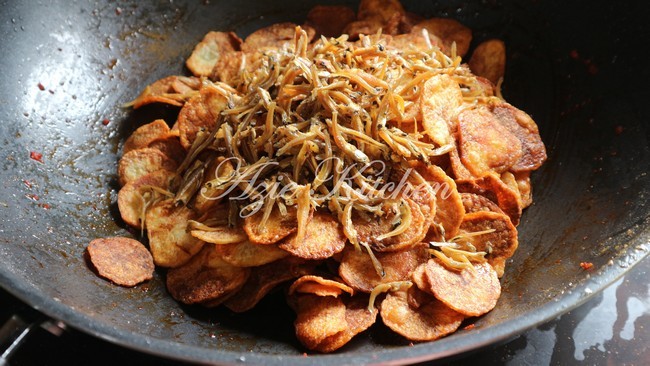 Sambal Kentang Ikan Bilis Rangup - Azie Kitchen