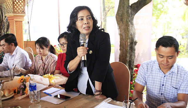 Đại biểu đóng góp ý kiến tại chương trình tư vấn pháp  luật, trợ giúp pháp lý cho doanh nghiệp. (Ảnh: P. An)