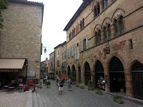 Cordes-sur-ciel. Maison du Grand Fauconnier