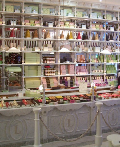 harrods-candy-counter