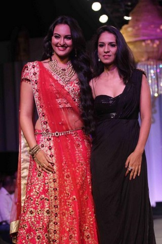 Sonakshi in Saree with heavy jewelry