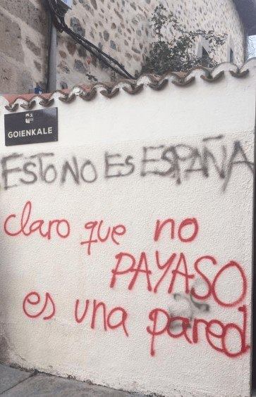 Goienkale, esto no es España, claro que no payaso es una pared