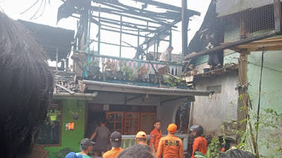 Dua Unit Rumah Dikawasan Padat Penduduk di Pagaralam Hangus Terbakar