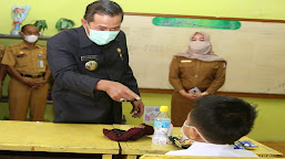 Syafrudin Tinjau Langsung Pelaksanaan Tes Swab Bagi Peserta PPPK dan PTM di SDN 2 Kota Serang