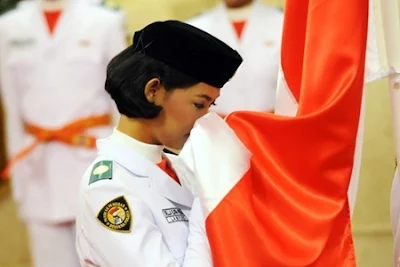 Maria Felicia Gunawan, Gadis Tionghoa Pembawa Baki Bendera Pusaka