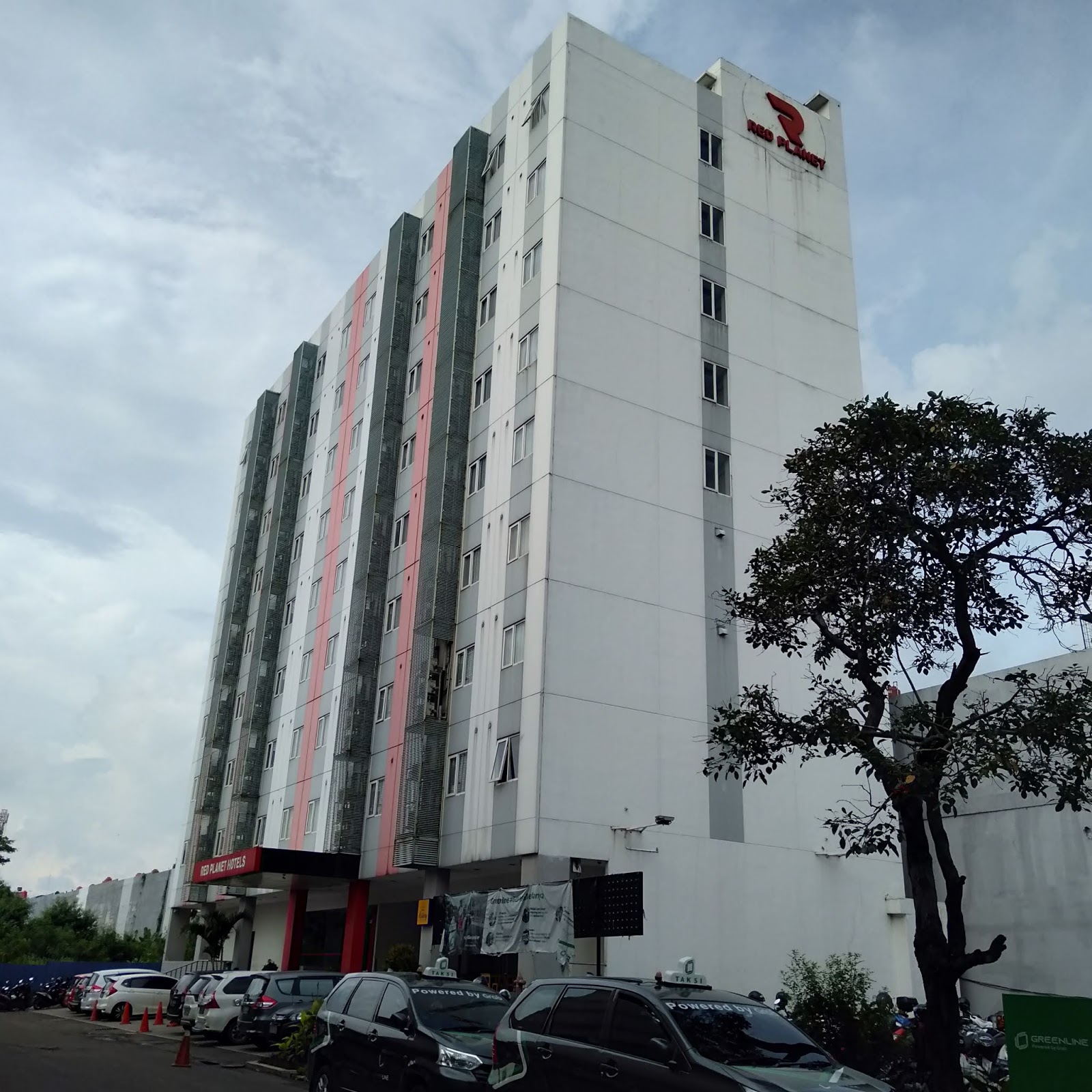 Rekomendasi Hotel Budget Strategis di Kota Bekasi  Red 