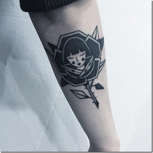 tatuaje_de_rosa_con_una_linda_chica_en_el_corazn