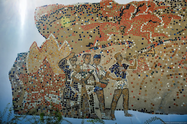 Мозаика с изображением пионеров