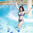 Siêu bikini bưởi khủng tăm hồ bơi
