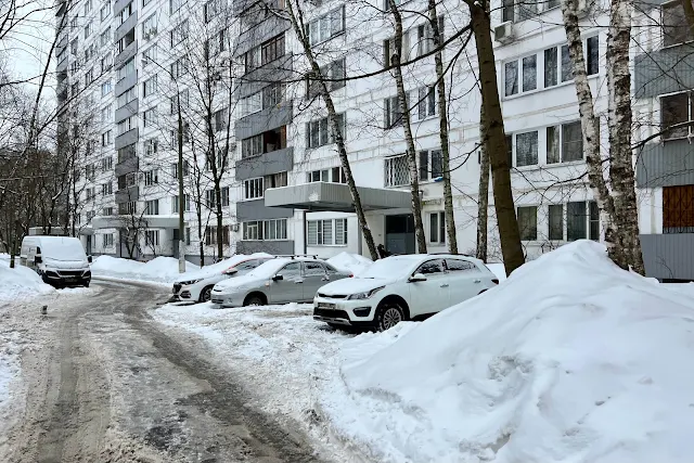 Челябинская улица, дворы, жилой дом 1976 года постройки