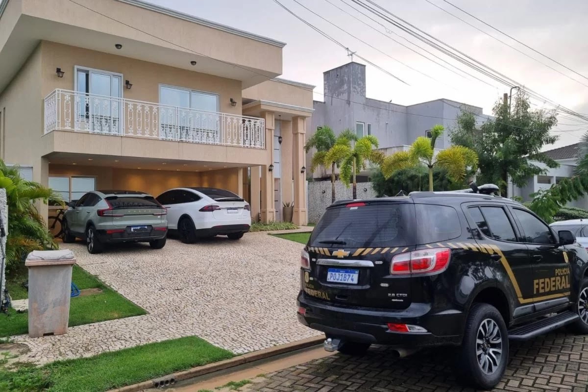 Equipe de Simone Mendes explica venda de mansão a ladrões russos