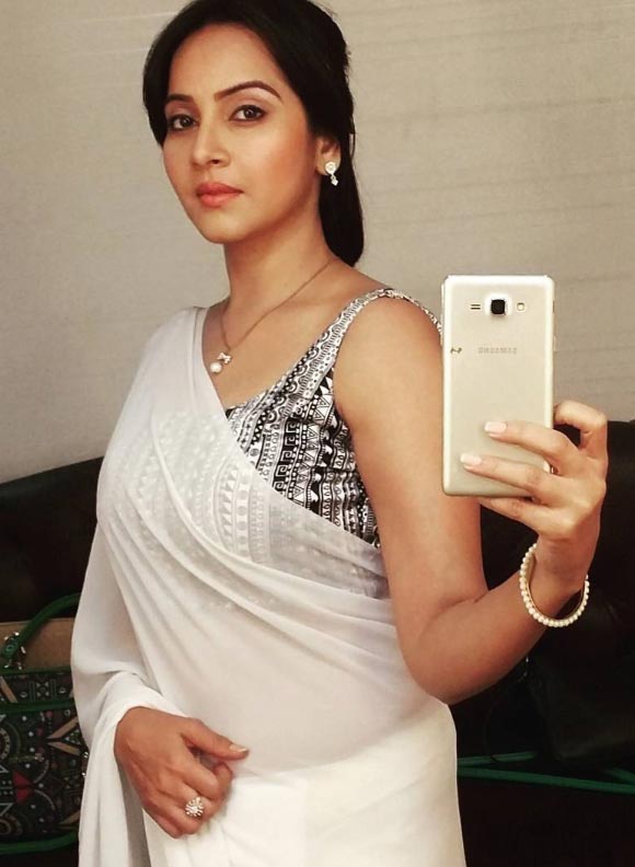 Geetanjali Mishra white saree indian tv actress