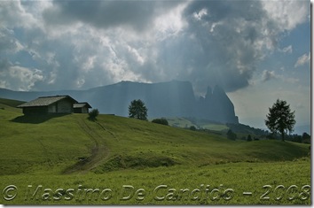 Alpe_Siusi_2008_Sciliar_sole_nuvole