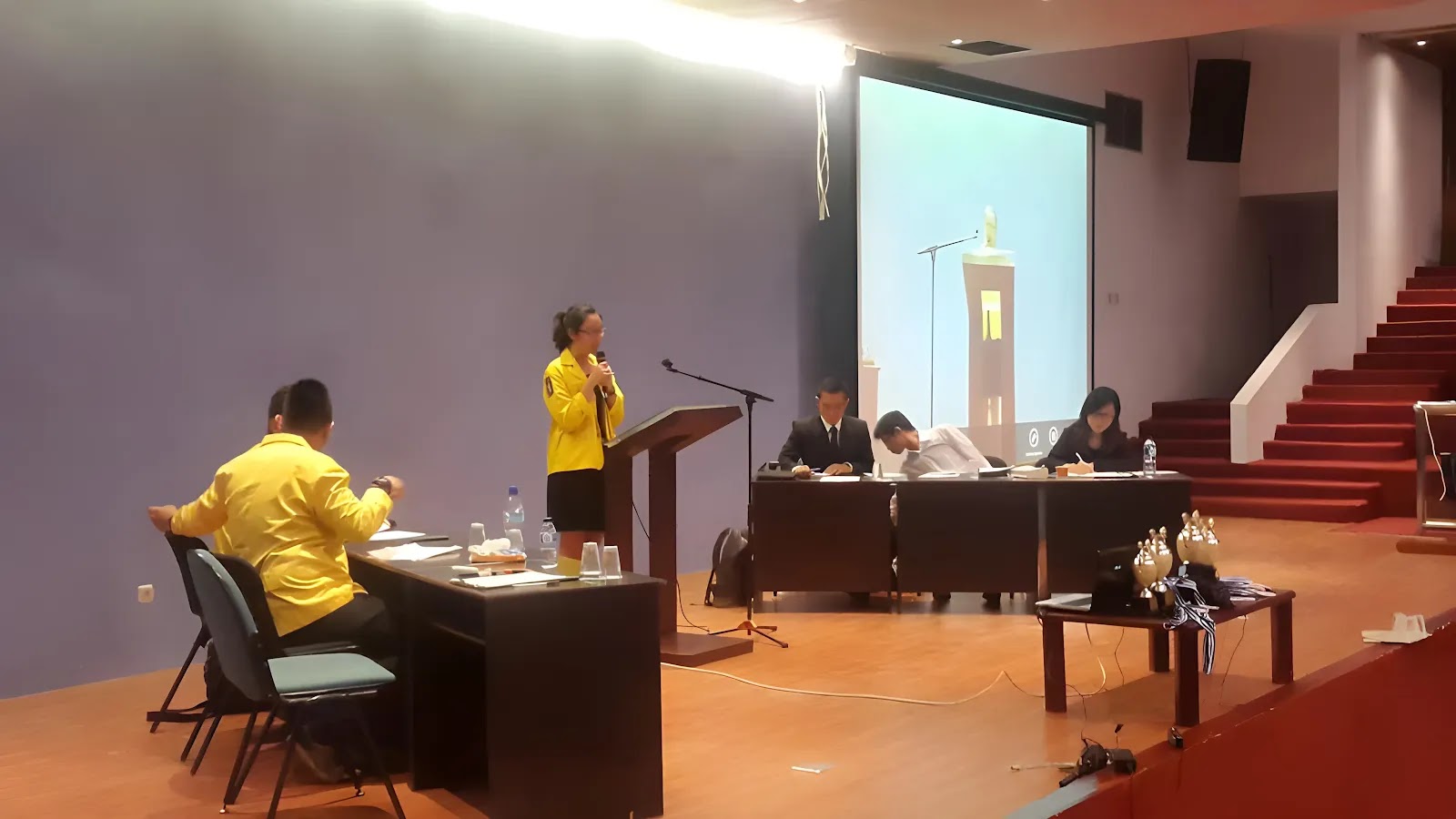 Babak Final Lomba Debat IVED UI 2015