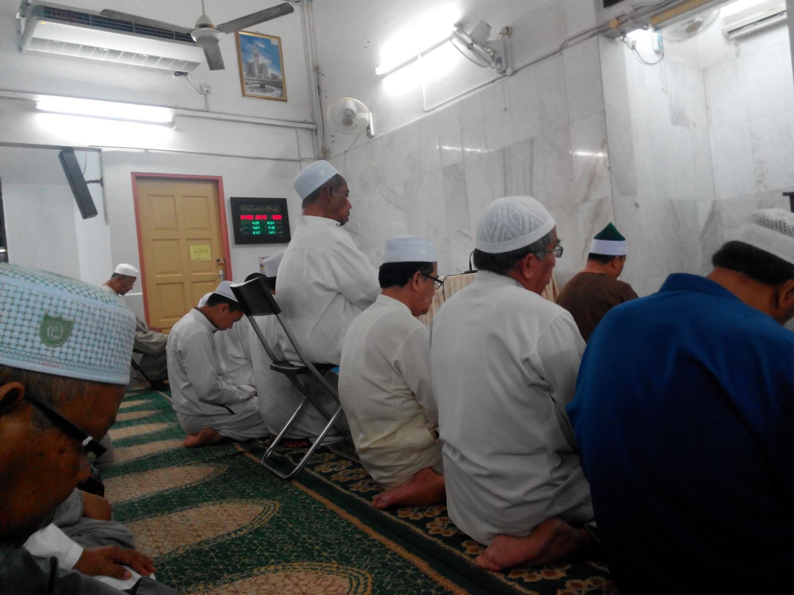 Wabillah: Hukum Solat Diatas Kerusi - TG. Dr. Abdul Basit ...