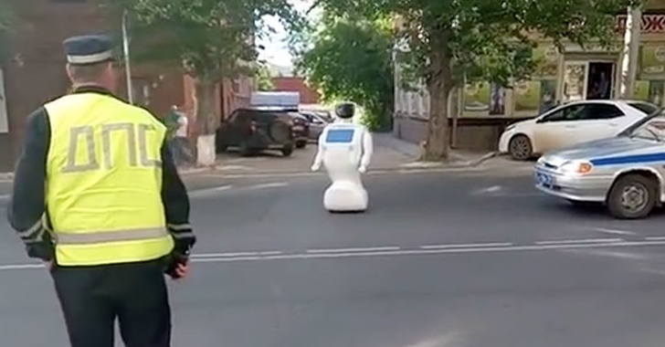 Self-Learning Robot Escapes Testing Ground and Goes Missing for 45 Minutes