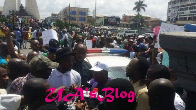 BREAKING!! Rochas Okorocha, Uche Nwosu Organize Protest Against APC (Photos)