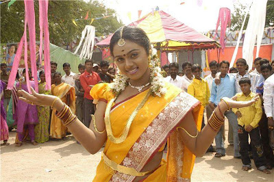 Hot Tollywood Actress Abhinaya Sri in Saree Photos