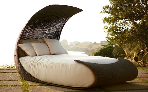 Merancang Desain Daybed Outdoor Unik dari Rotan