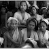 頭にトゥンクルックを巻くバリの女性達 －1949年－