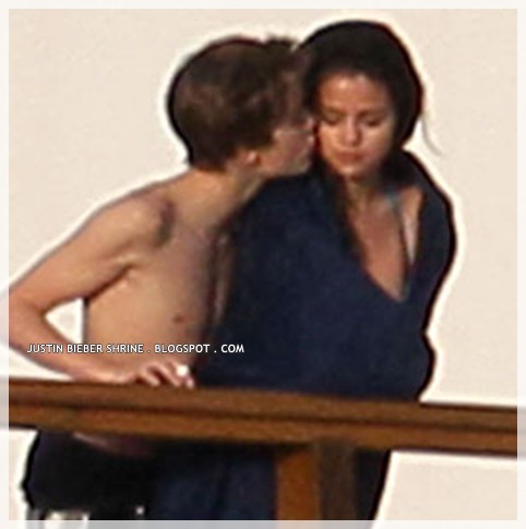 selena gomez and justin bieber kissing on boat. selena gomez justin bieber