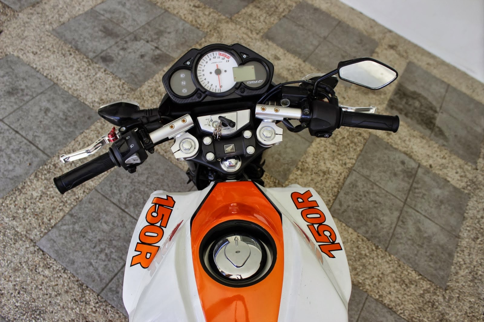 Foto Motor Honda Modifikasi Cb150r Minimalis Full Fairing Ceper