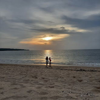 Make a moment at kedonganan beach which has a beautiful sunset 