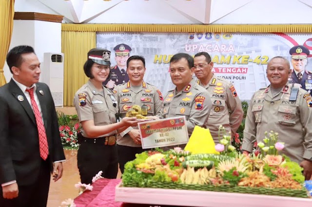 HUT Satpam Ke-42, Kapolda Jateng Beri Penghargaan Satpam Berprestasi