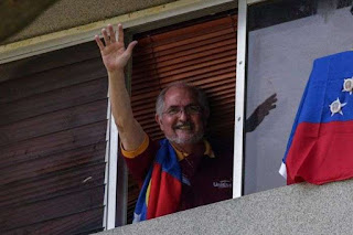 Antonio Ledezma escapó de su arresto domiciliario en Caracas.