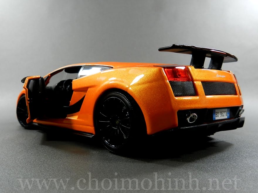 Lamborghini Gallardo Superleggera 1:18 Maisto back