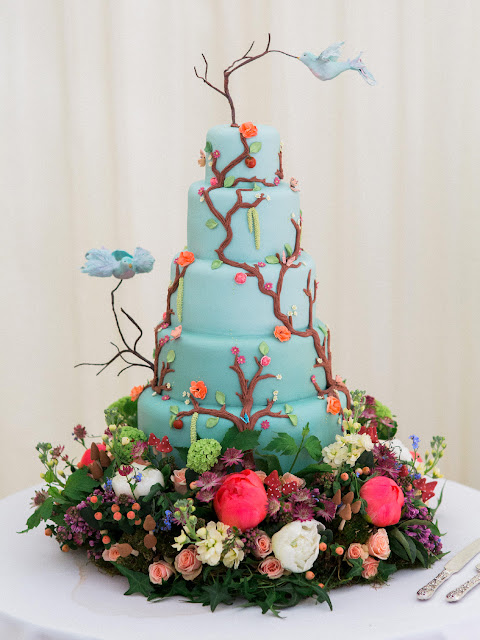 fairytale-wedding-cake-with-beautiful-flowers-and-Kingston-Country-Courtyard