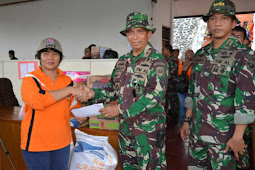 Lantamal X Beri Bantuan dan Evakuasi Korban Banjir Bandang di Sentani