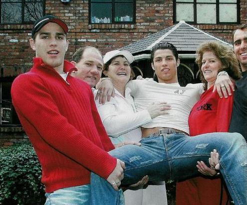 All Football Players: Cristiano Ronaldo With His Family