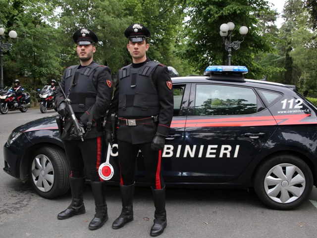 Lauria: un giovane minaccia con ascia la madre e il fratello, arrestato