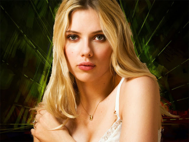 Scarlett Johansson Awesome Wallpapers