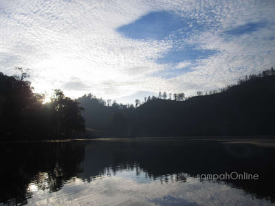 Romantis & Eksotisnya Ranu Kumbolo Di Semeru