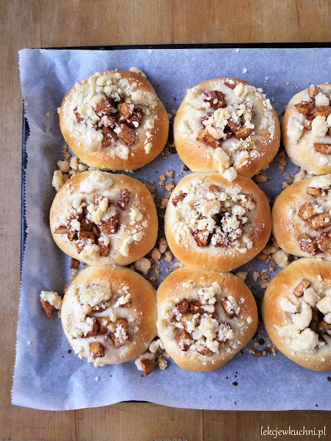 Drożdżówki z jabłkami i kruszonką / Apple Rolls