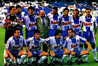 R. C. D. ESPAÑOL DE BARCELONA - Barcelona, España - Temporada 1996-97 - Toni, Nando, Pacheta, Calzón (delegado), Arteaga, Pochettino, Torres Mestre y Cobos; Cristóbal, Lardín, Pralija y Ouédec - R. C. D. ESPAÑOL 3 (Ouédec, Pralija y Cobos), VALENCIA 2 (Vlaovic e Iván Campo) - 21/06/1997 - Liga de 1ª División, jornada 42 - Barcelona, estadio de Sarría - Esta fue la alineación del ESPAÑOL en el último partido en Sarriá