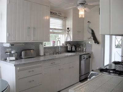 Home Depot Kitchen Cabinets on At Beach House 27  Vintage Chandelier   The Beach House Kitchen