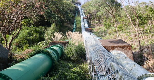 新社白冷圳紀念公園超過80年歷史的倒虹吸管建築，遠東最大水利設施