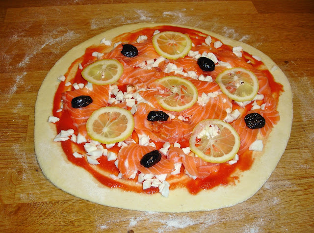 http://lechefmtl.blogspot.com/2014/08/pizza-saumon-mozzarella.html