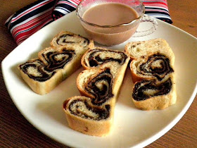 Red  Bean Swirl Bread Recipe @ treatntrick.blogspot.com