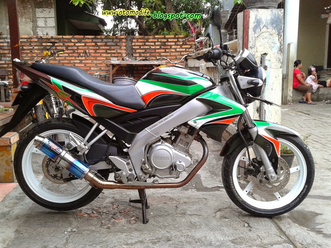 107 Modifikasi  Motor Vixion  Warna Merah  Hitam  Modifikasi  