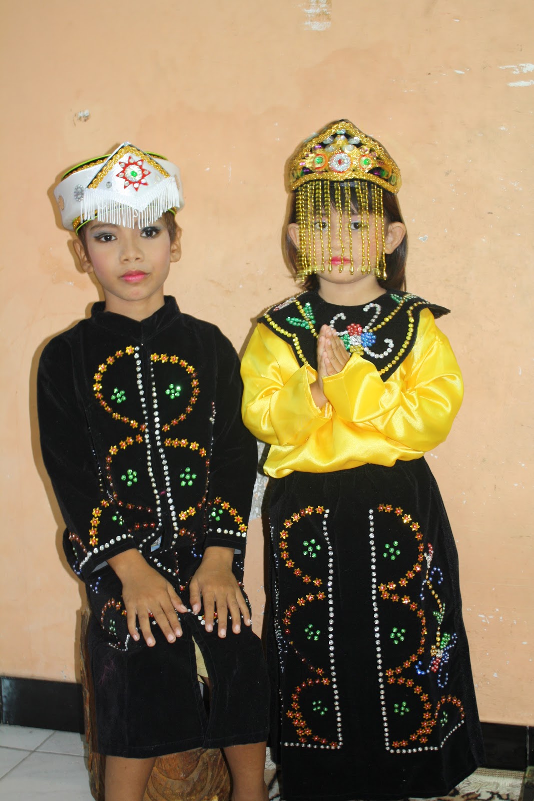 Baju Adat Karnaval