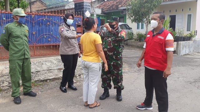 Jajaran Koramil 410-05/TKP Bersama Satgas Covid-19 Sosialisasi ke Warga