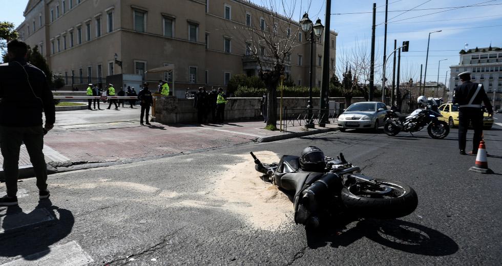 Τροχαίο στη Βουλή: Εκτός Τροχαίας ο τροχονόμος που επιτέθηκε φραστικά στον αυτόπτη μάρτυρα (Βίντεο)