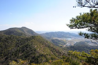 桶居山分岐より高御位山