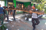 Solid, TNI – Polri di Sidoarjo Gotong – Royong Perbaiki Mako Koramil Tanggulangin