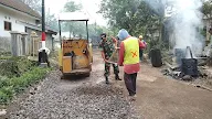 Babinsa Tlogosari Dan Masyarakat Bergotong Royong Perbaiki Jalan Rusak