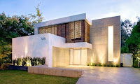 Contemporary House Design Idea with Yard